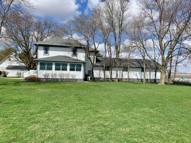 2700 E 600 N Rd, Milford, IL 60953 - view of front facade with a front lawn