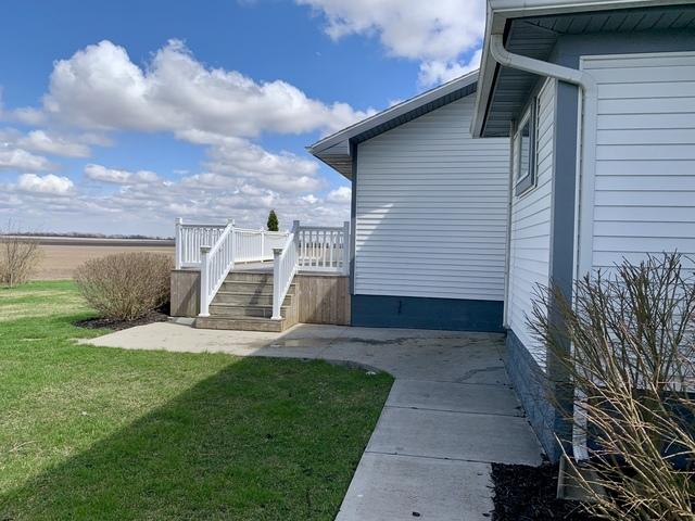 2700 E 600 N Rd, Milford, IL 60953 - view of side of home with a yard and a deck