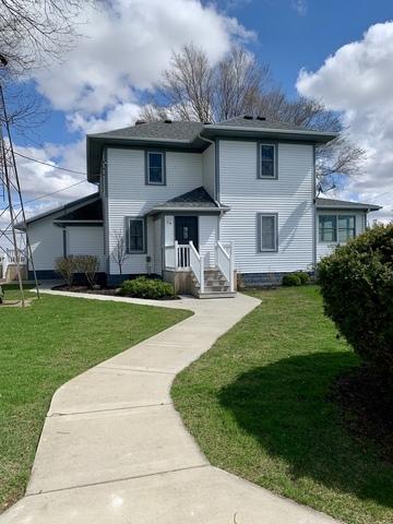 2700 E 600 N Rd, Milford, IL 60953 - view of front facade with roof with shingles and a front yard