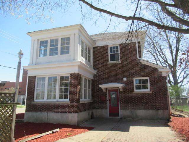 view of front of home featuring brick siding