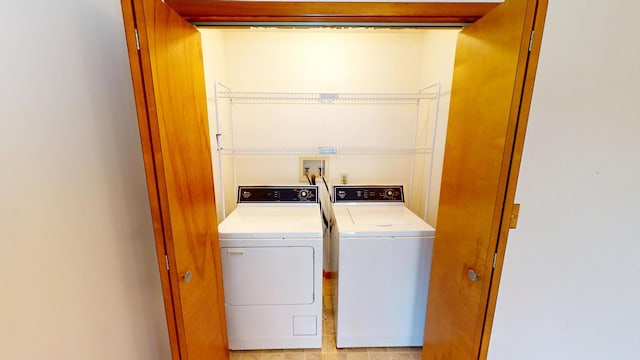 washroom with laundry area and washer and clothes dryer