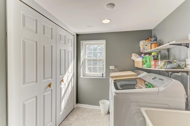laundry area featuring recessed lighting, baseboards, independent washer and dryer, and laundry area