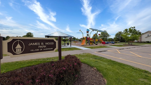 3670 Persimmon Dr, Algonquin, IL 60102 - community / neighborhood sign with uncovered parking