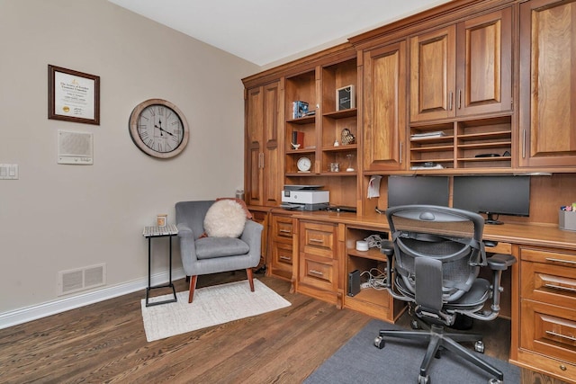 office area featuring dark wood-style flooring, visible vents, baseboards, and built in study area