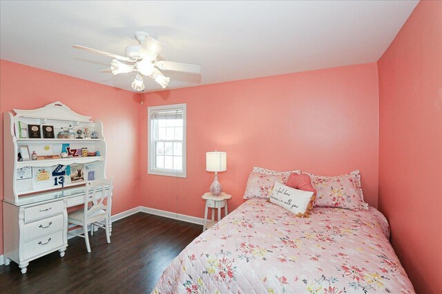 bedroom with dark wood-type flooring, baseboards, and ceiling fan