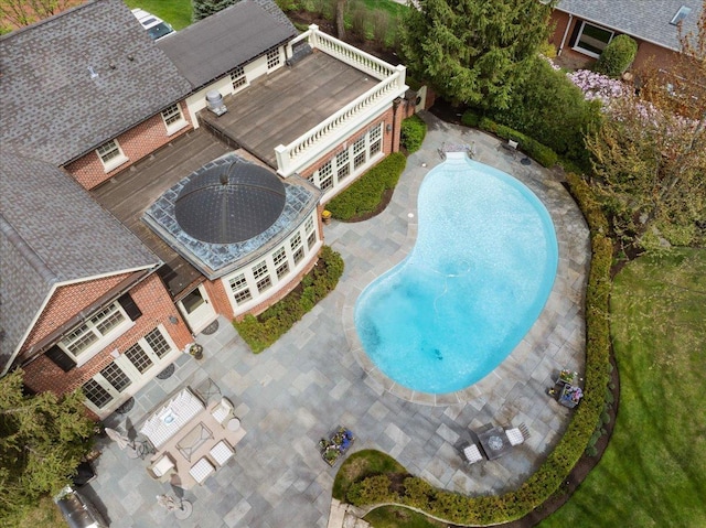 1300 Hackberry Ln, Winnetka, IL 60093 - aerial view of property and surrounding area with a pool area