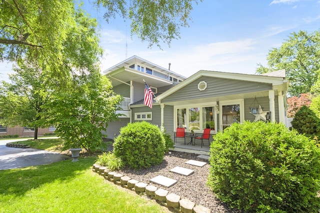 9201 175th St, Tinley Park, IL 60487 - view of front of house with covered porch and a front yard