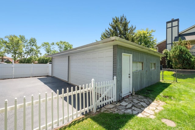 9201 175th St, Tinley Park, IL 60487 - detached garage featuring a gate