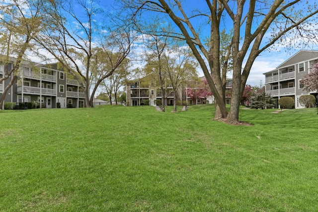 104 E Winchester Rd Unit E, Libertyville, IL 60048 - view of green lawn