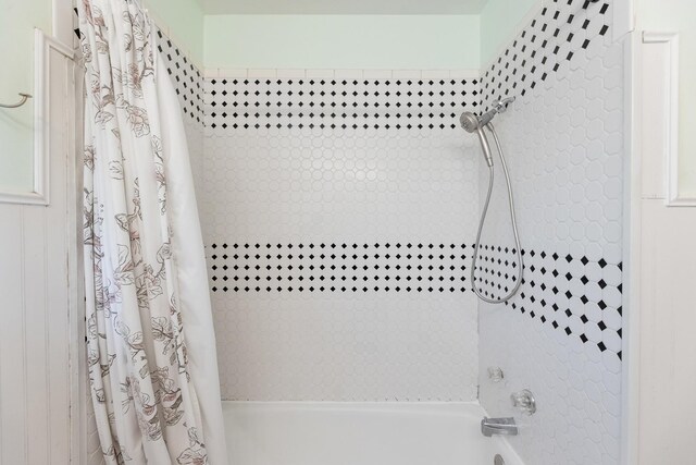 full bathroom featuring shower / bathtub combination with curtain