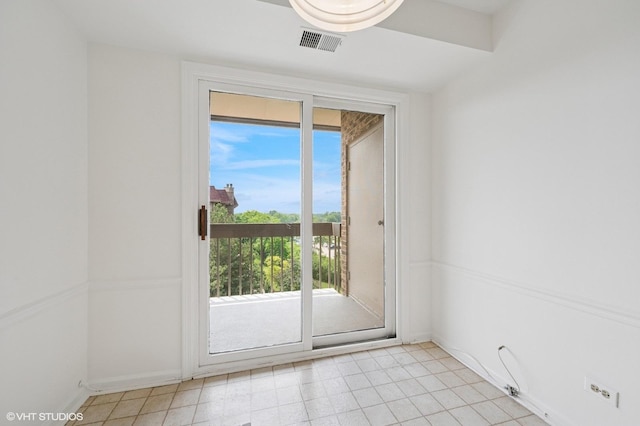 1250 Rudolph Rd Unit 5B, Northbrook, IL 60062 - spare room with light tile patterned flooring and baseboards