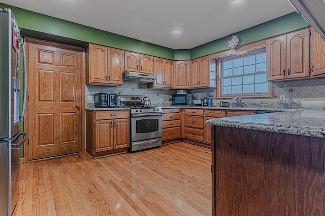 39935 N Prairie View Dr, Wadsworth, IL 60083 - kitchen featuring appliances with stainless steel finishes, under cabinet range hood, light wood-type flooring, backsplash, and recessed lighting