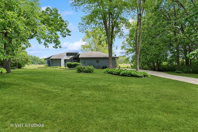 62 Foxhurst Ln, Newark, IL 60541 - view of front facade with a front lawn and concrete driveway