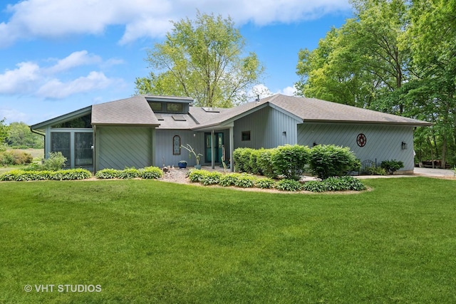 62 Foxhurst Ln, Newark, IL 60541 - view of front of house with a front lawn and a shingled roof