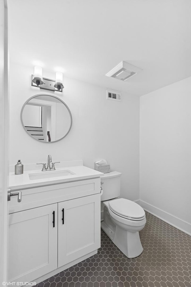 16 W Birchwood Ave, Hinsdale, IL 60521 - bathroom with vanity and toilet