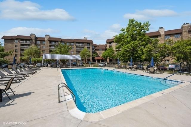 1220 Rudolph Rd Unit 5F, Northbrook, IL 60062 - community pool with a patio area