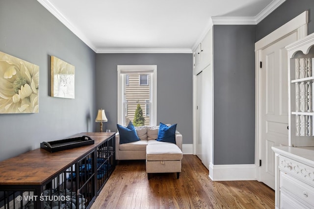 living area featuring wood finished floors, ornamental molding, and baseboards