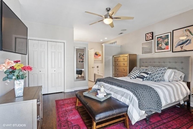 bedroom with ceiling fan, dark wood finished floors, recessed lighting, baseboards, and a closet