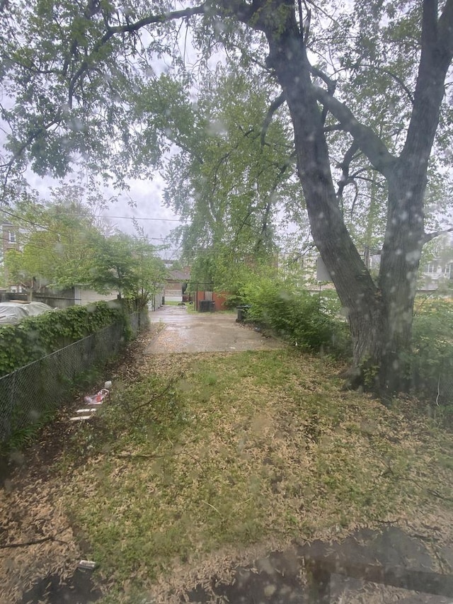 6618 S Marquette Rd, Chicago, IL 60637 - view of yard