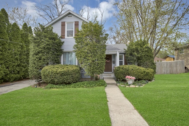 view of front of house with fence and a front lawn