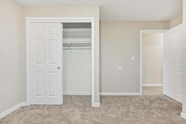530 Thompson Ave, Winthrop Harbor, IL 60096 - unfurnished bedroom with baseboards, carpet flooring, and a closet