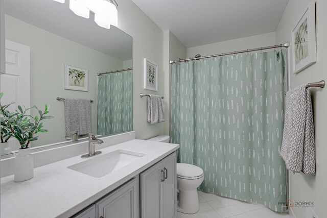 full bathroom with tile patterned floors, vanity, toilet, and a shower with curtain
