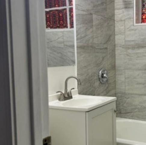 330 Oakwood St, Park Forest, IL 60466 - full bath with walk in shower and vanity