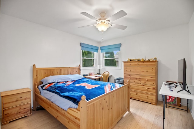bedroom featuring light wood-style flooring and ceiling fan
