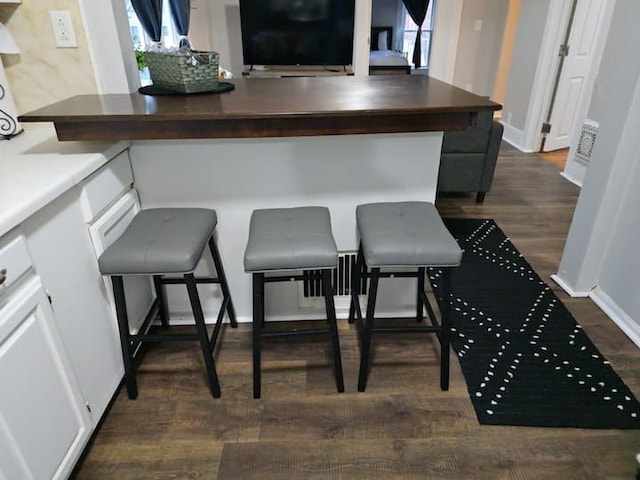 475 Laurel St, Elgin, IL 60120 - detailed view of wood finished floors and baseboards