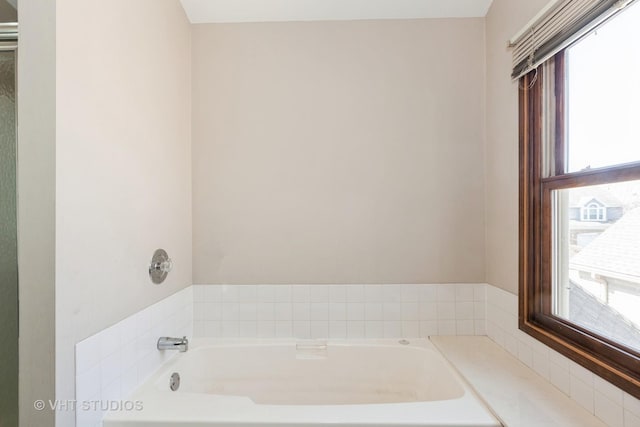960 Heathrow Ln, Naperville, IL 60540 - full bath with a bath