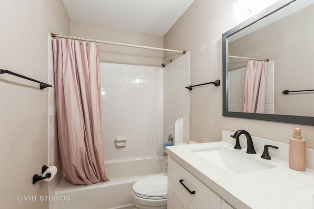 960 Heathrow Ln, Naperville, IL 60540 - full bath featuring shower / bathtub combination with curtain, toilet, and vanity