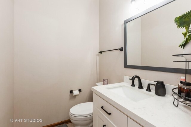 960 Heathrow Ln, Naperville, IL 60540 - half bathroom with vanity and toilet
