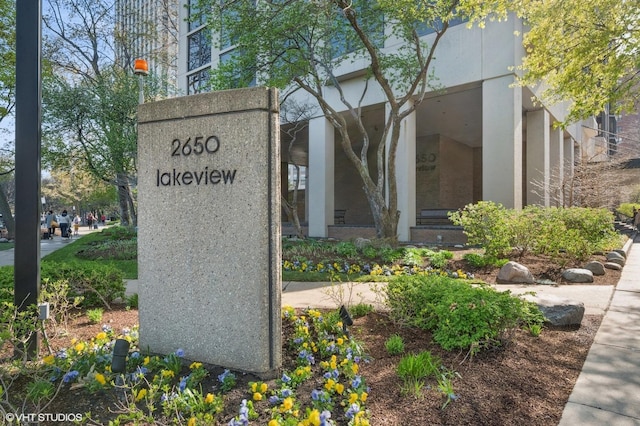 view of community / neighborhood sign
