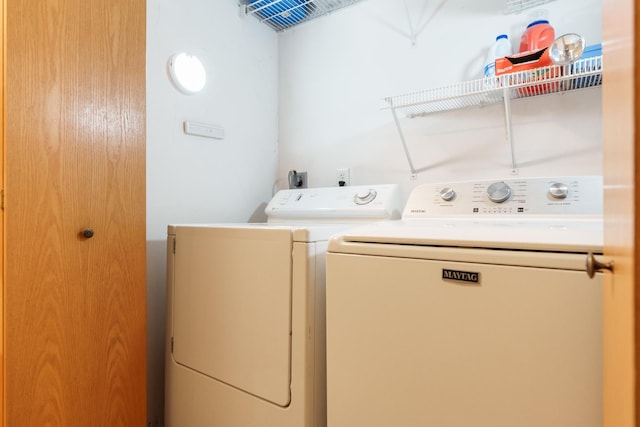 1103 Shingle Oak Ln Unit 3A, Rockford, IL 61107 - laundry room with washing machine and dryer