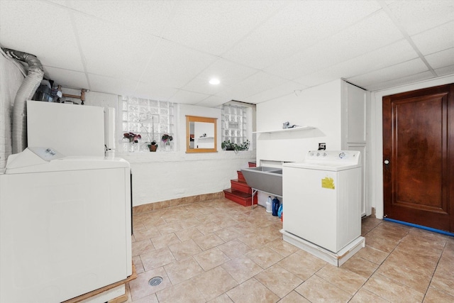 3924 W 64th Pl, Chicago, IL 60629 - clothes washing area with washing machine and dryer and baseboards