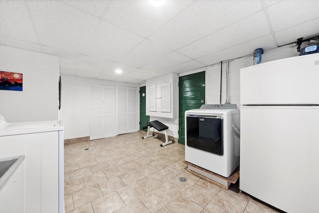3924 W 64th Pl, Chicago, IL 60629 - clothes washing area with baseboards and light tile patterned floors