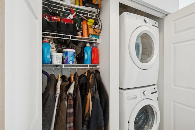 659 W Randolph St Unit 1720, Chicago, IL 60661 - washroom featuring stacked washer and clothes dryer