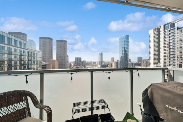 659 W Randolph St Unit 1720, Chicago, IL 60661 - balcony with a view of skyline and a grill