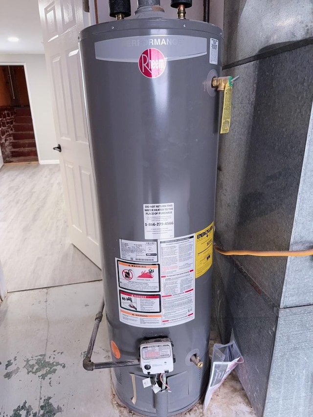 2007 E Vermont Ave, Urbana, IL 61802 - utilities featuring gas water heater