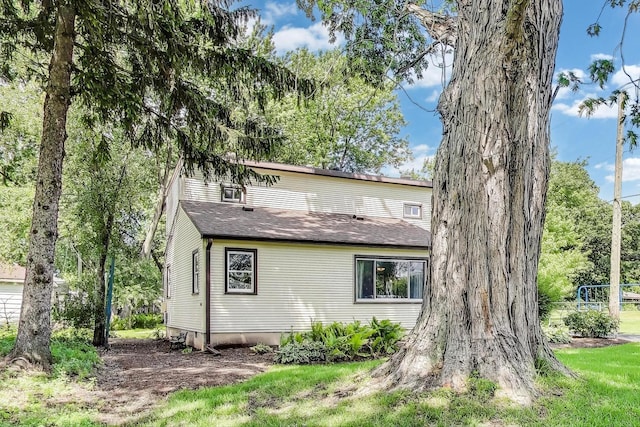 2021 Oak Dr, Mchenry, IL 60050 - view of side of home