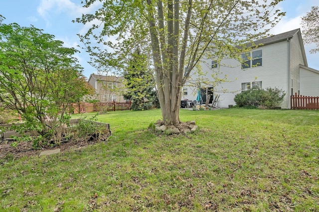 185 Wedgeport Cir, Romeoville, IL 60446 - view of yard featuring fence
