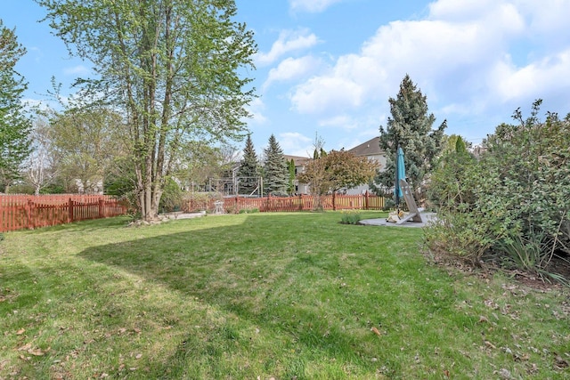 185 Wedgeport Cir, Romeoville, IL 60446 - view of yard featuring a fenced backyard