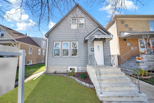 view of front of house featuring a front yard