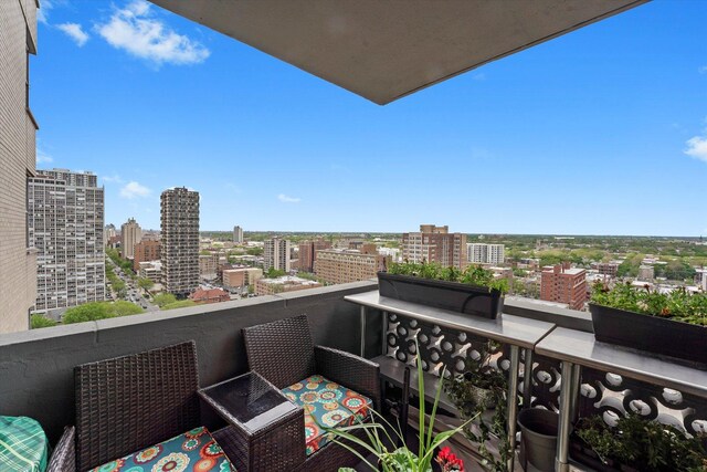 6301 N Sheridan Rd Unit 20J, Chicago, IL 60660 - balcony with a view of city