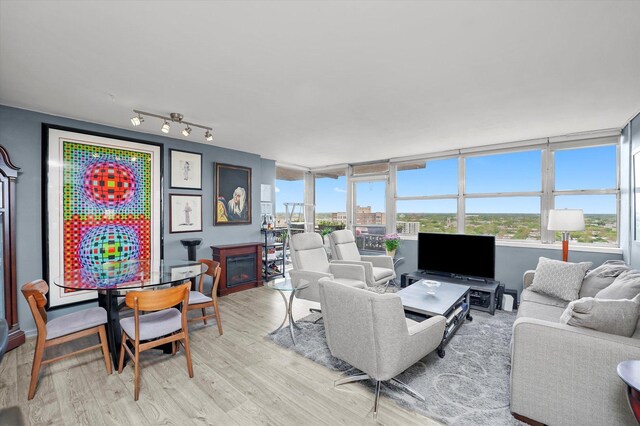 6301 N Sheridan Rd Unit 20J, Chicago, IL 60660 - living room featuring light wood-type flooring