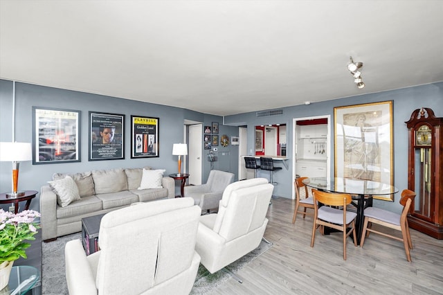 6301 N Sheridan Rd Unit 20J, Chicago, IL 60660 - living room with light wood finished floors