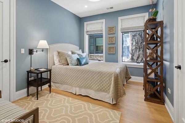 bedroom with light wood finished floors, recessed lighting, visible vents, and baseboards