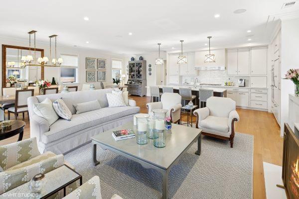 living area with visible vents, recessed lighting, light wood finished floors, and crown molding