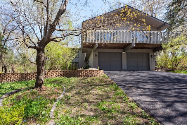 view of front of home featuring aphalt driveway
