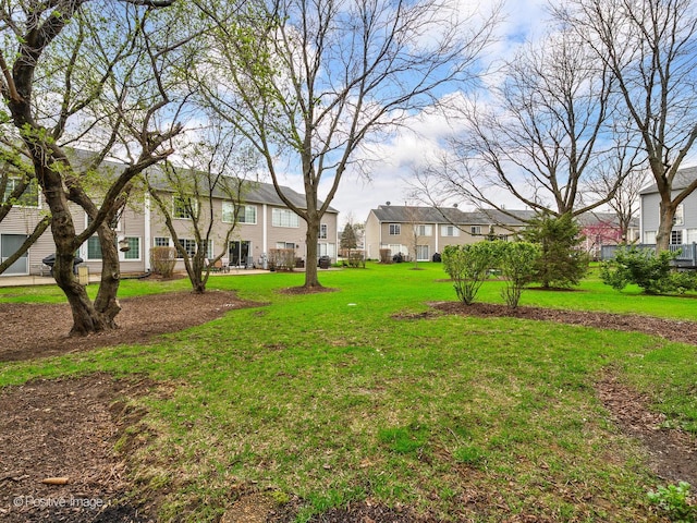 view of yard with a residential view